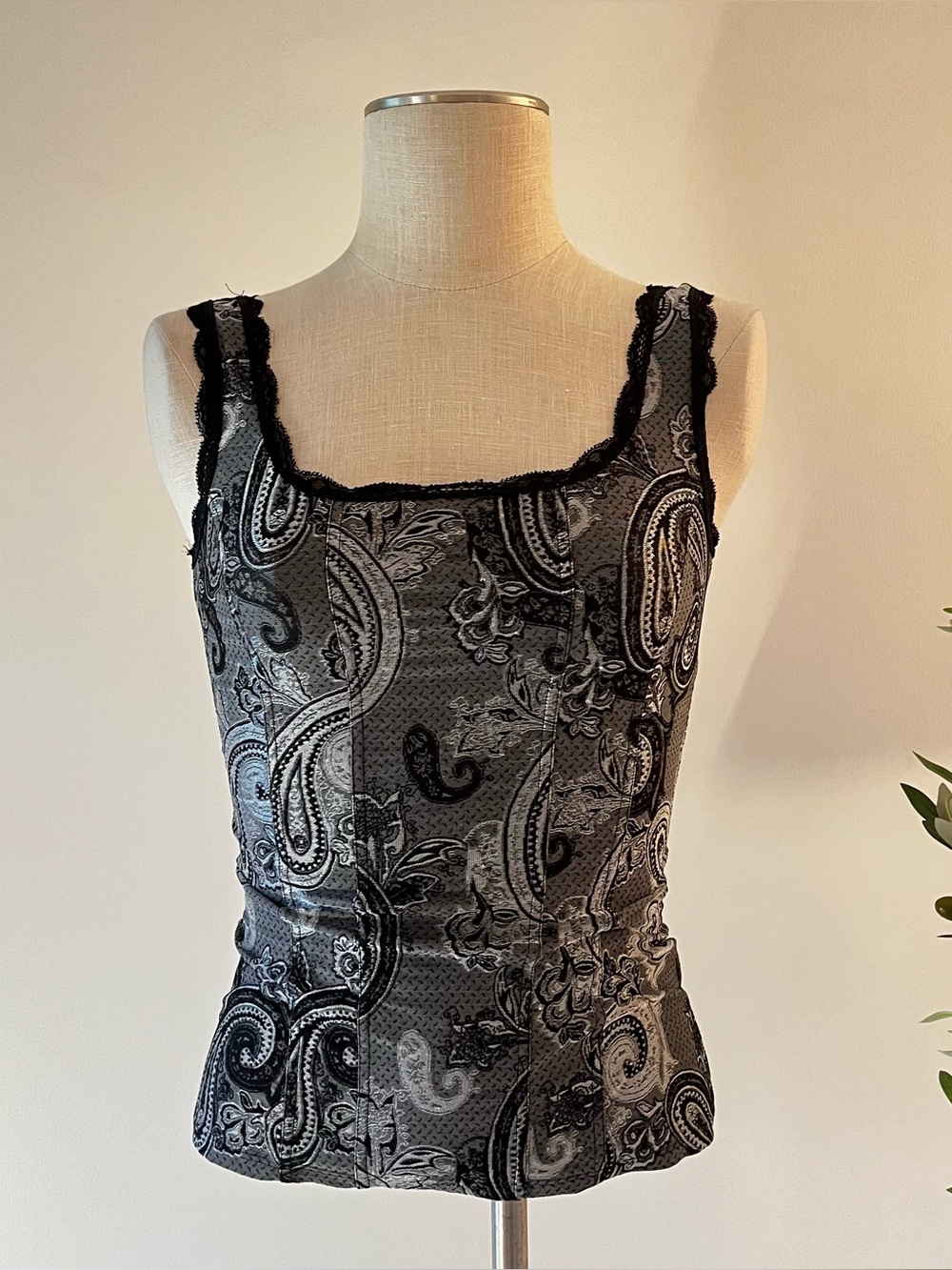 Vintage Paisley Lace-Trim Sleep Tank Top - Black and metallic silver Gray